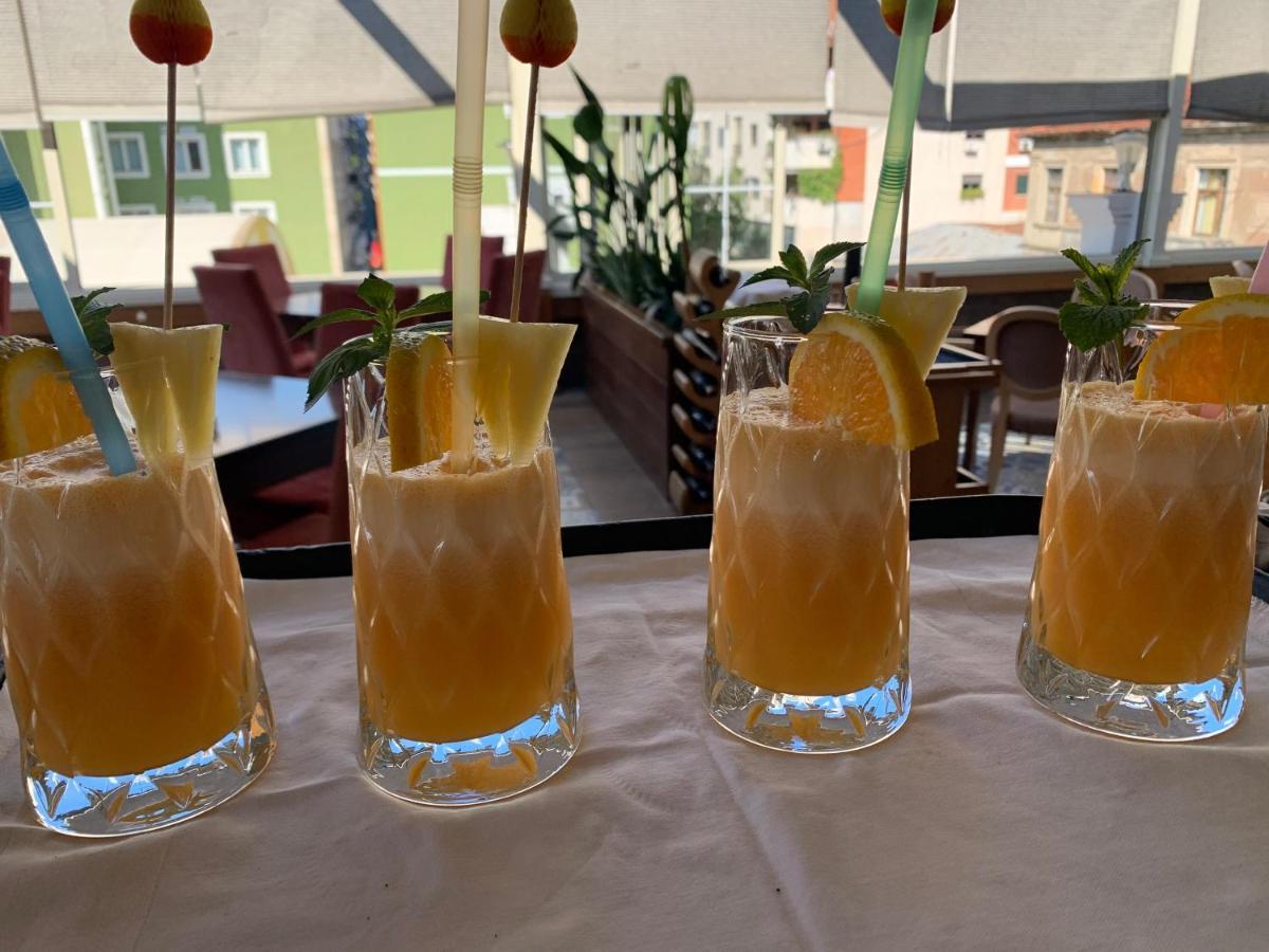 Hotel Boutique Restaurant Gloria Тирана Екстериор снимка