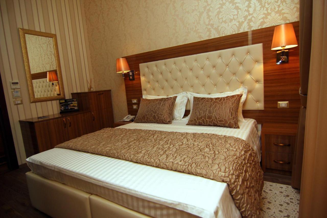 Hotel Boutique Restaurant Gloria Тирана Екстериор снимка