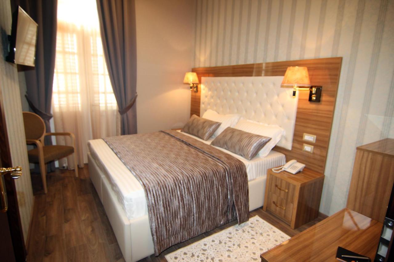 Hotel Boutique Restaurant Gloria Тирана Екстериор снимка