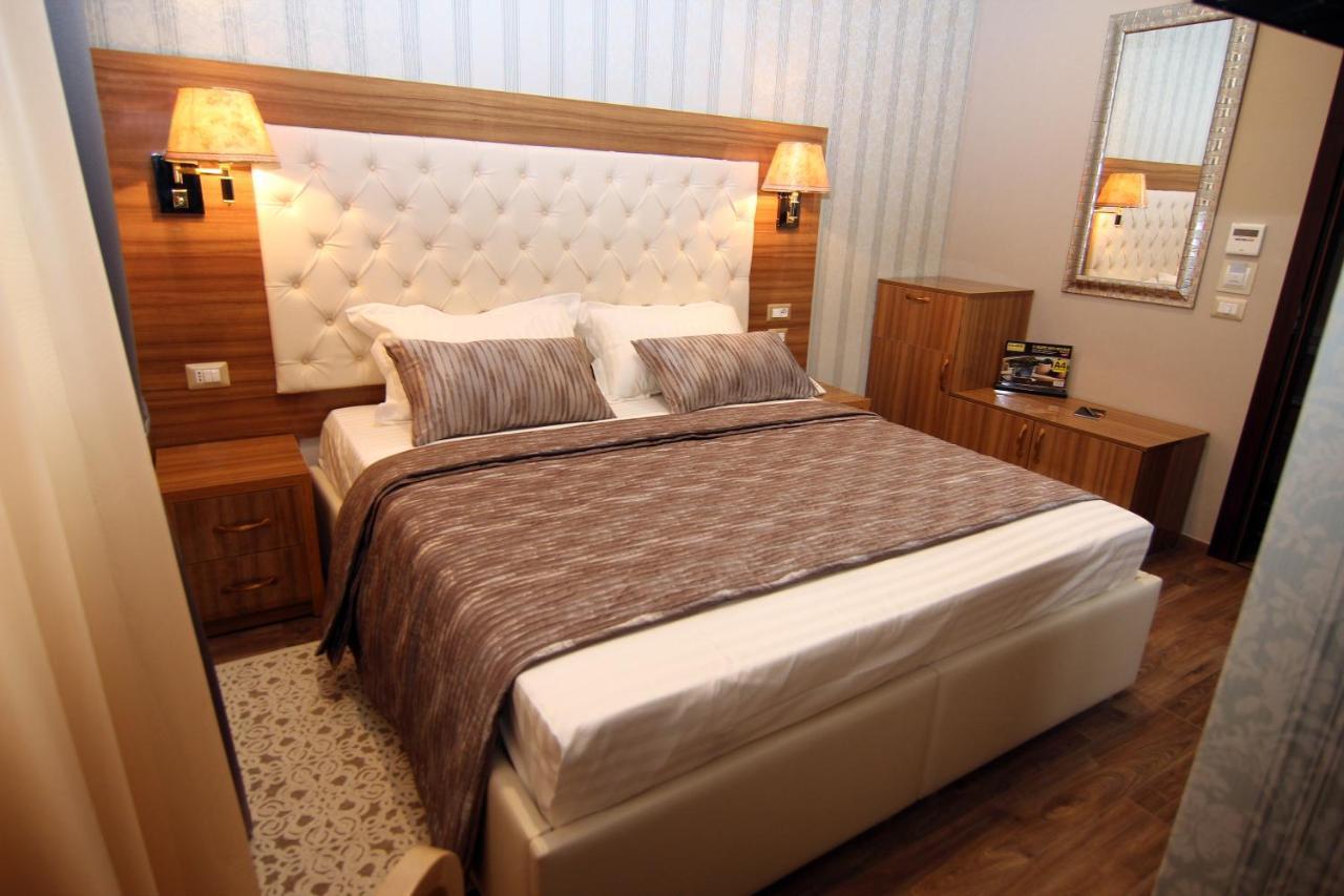 Hotel Boutique Restaurant Gloria Тирана Екстериор снимка