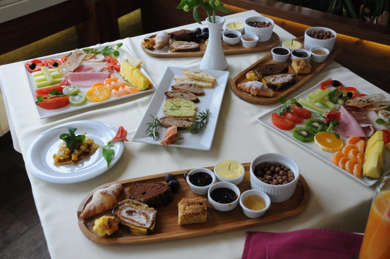Hotel Boutique Restaurant Gloria Тирана Екстериор снимка