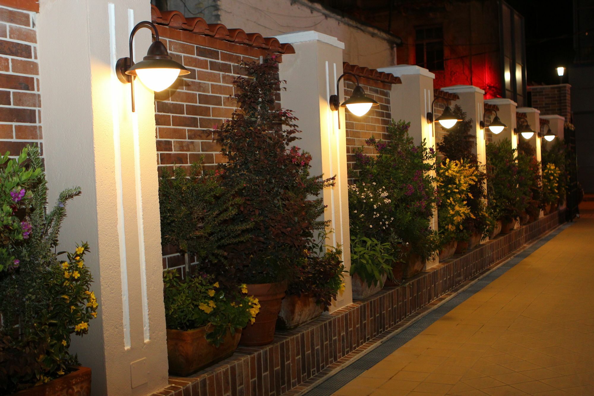 Hotel Boutique Restaurant Gloria Тирана Екстериор снимка